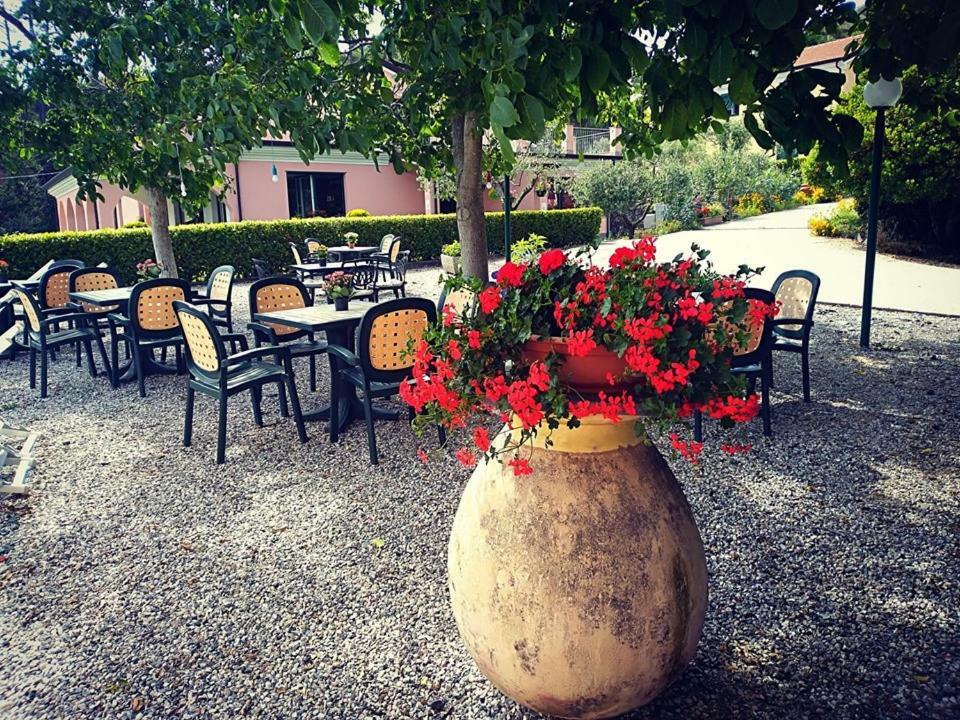 Hotel La Rossola Resort & Natura Бонассола Экстерьер фото